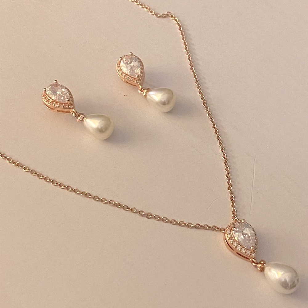 Rose gold and Pearl jewelry set